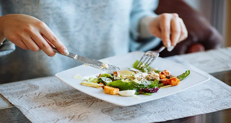 تعبیر خواب غذا خوردن مرده چیست؟